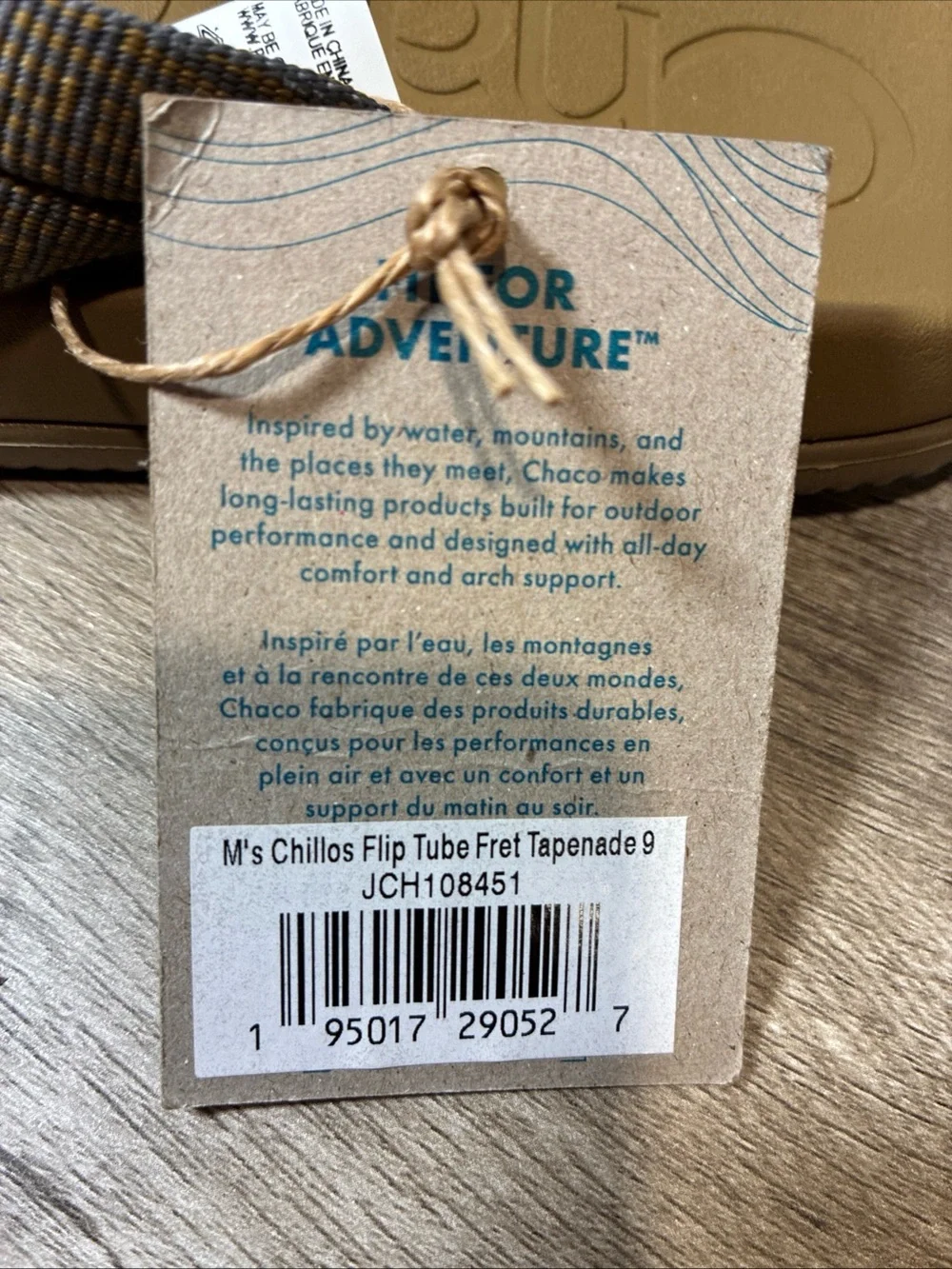 Chaco Men’s 9 Tan/Gold Cushioned Flip Flops with Striped Fabric Straps Beach
